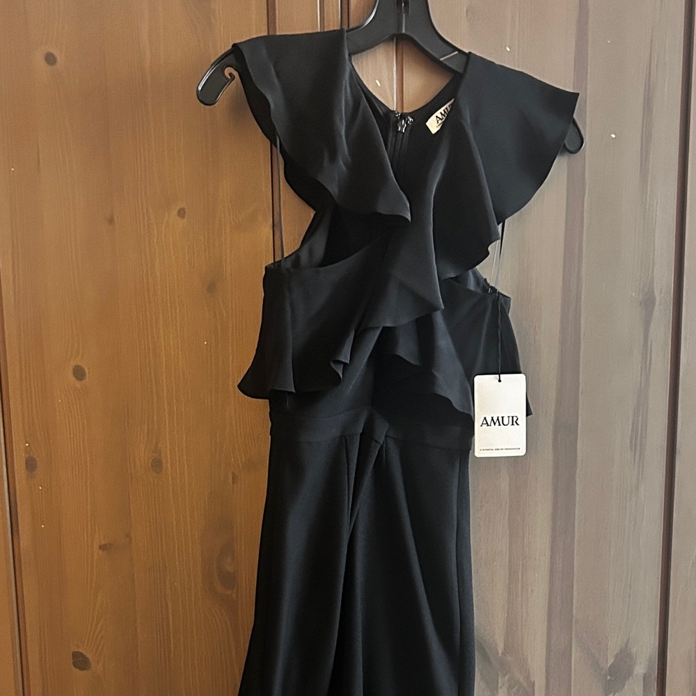 AMUR Black Ruffled Sleeveless Blouse